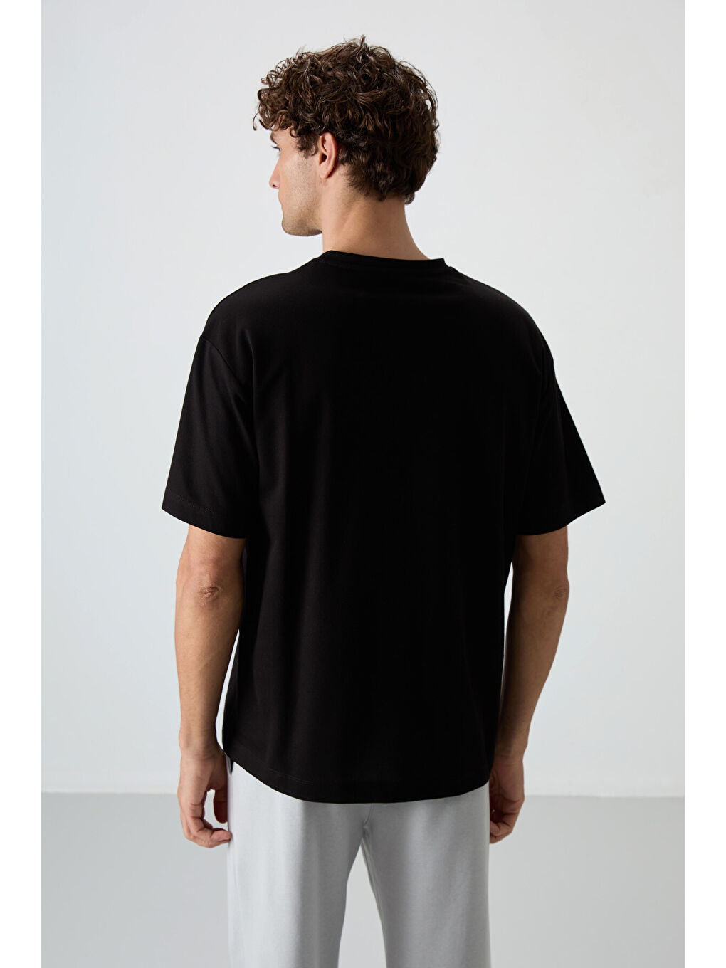 Siyah Pamuklu Kalın Yüzeyi Dokulu  Fit  Baskılı Erkek Tişört - 88370-4