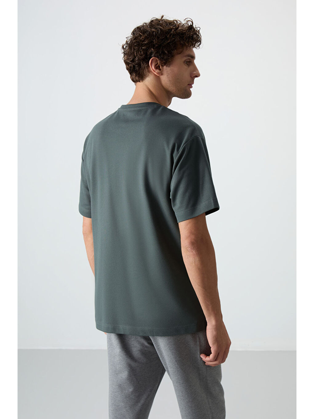 Haki Pamuklu Kalın Yüzeyi Dokulu  Fit  Baskılı Erkek Tişört - 88370-4