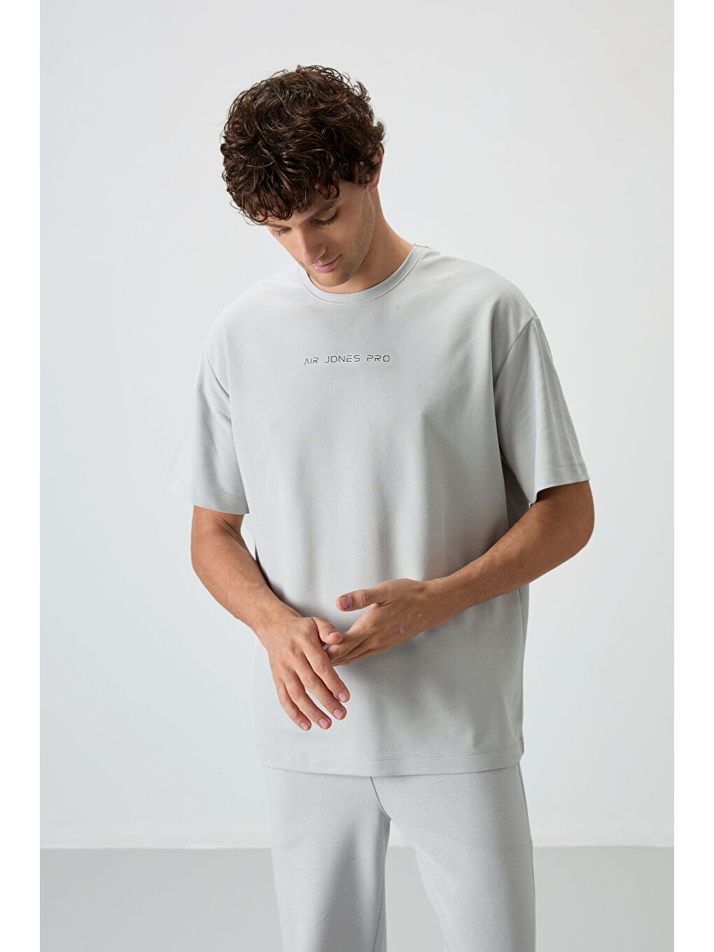 Bej Taş Pamuklu Kalın Yüzeyi Dokulu  Fit  Baskılı Erkek Tişört - 88364-3