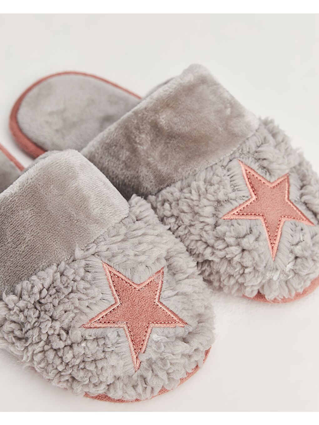 Gri Kadın Yıldız Detaylı Ev Terliği - YILİ-1