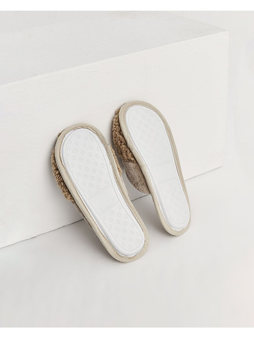 Kahverengi Kadın Yıldız Detaylı Ev Terliği - YILİ-3