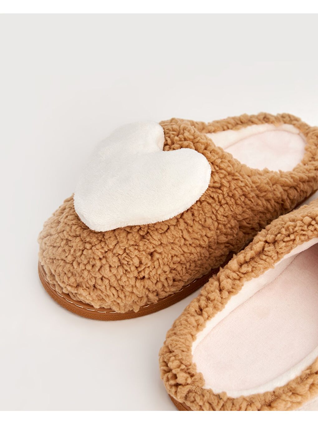 Kahverengi Kadın Kalp Desenli Ev Terliği - HEART-1