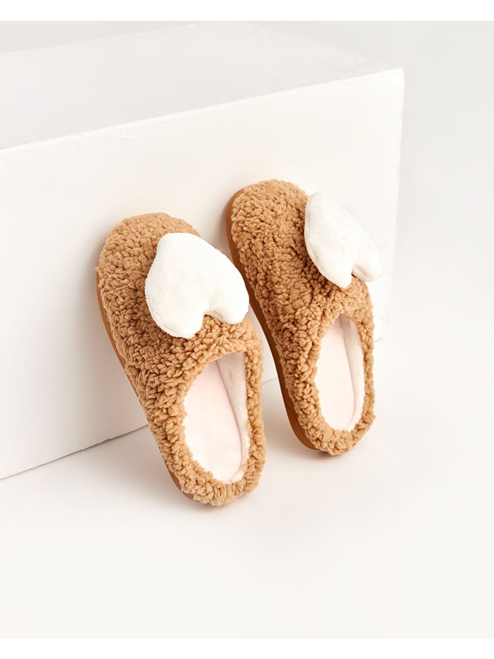 Kahverengi Kadın Kalp Desenli Ev Terliği - HEART-2