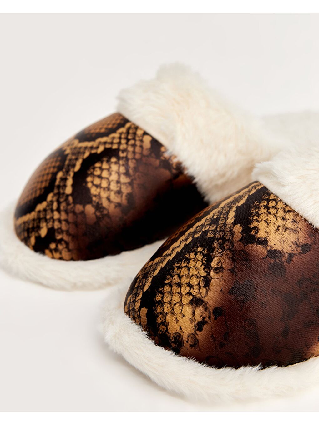 Kahverengi Kadın Desenli Ev Terliği - LOLİ-1