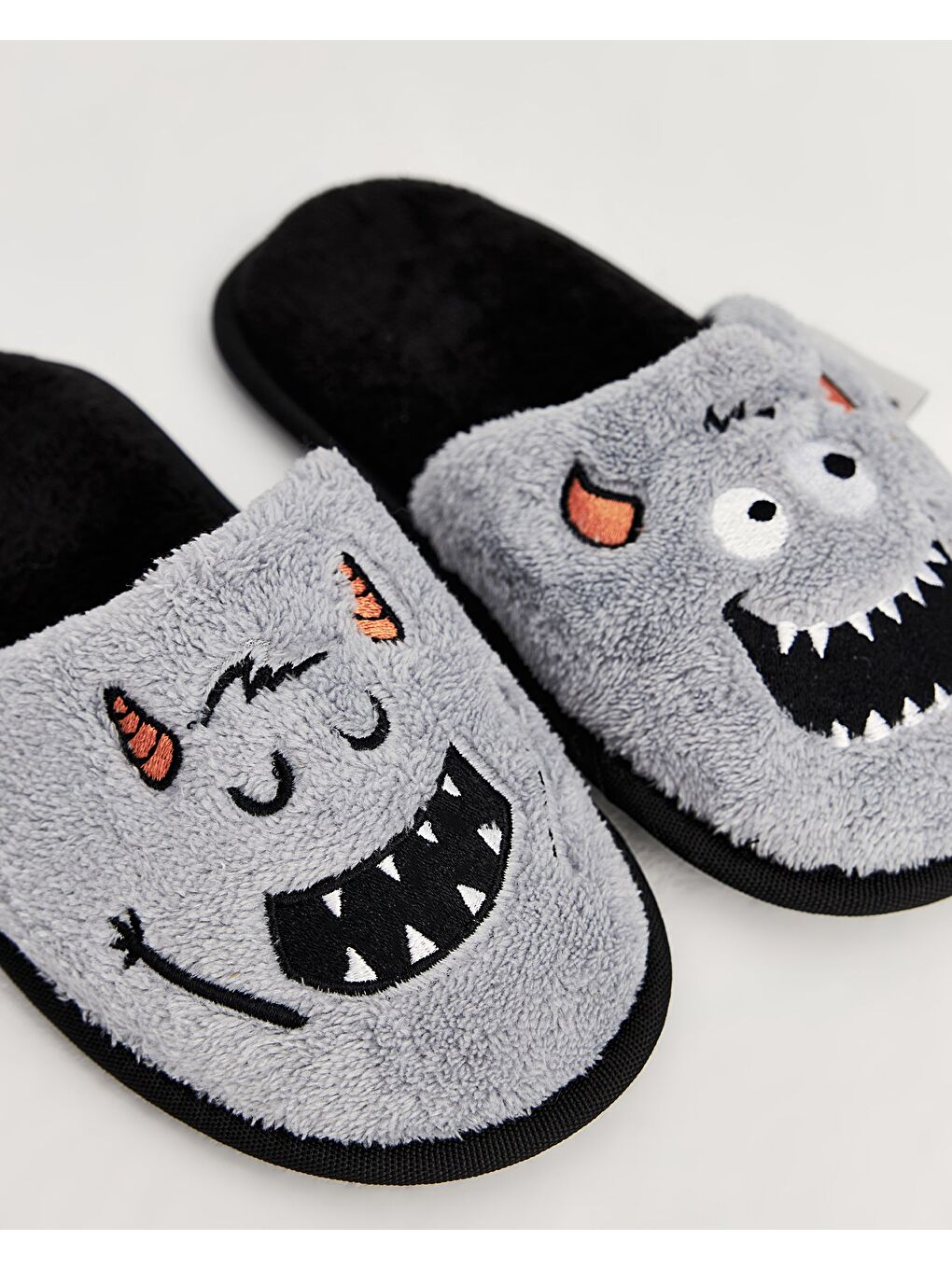 Gri Çocuk Figürlü Terlik - MONSTRA-1