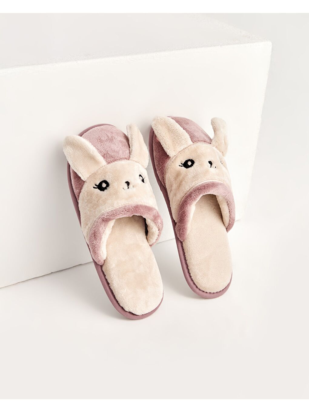 Mürdüm Kadın Figürlü Ev Terliği - MAFİN-2