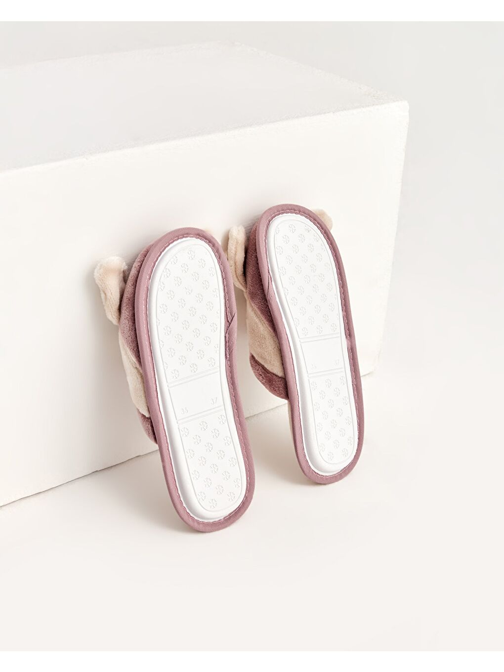 Mürdüm Kadın Figürlü Ev Terliği - MAFİN-3