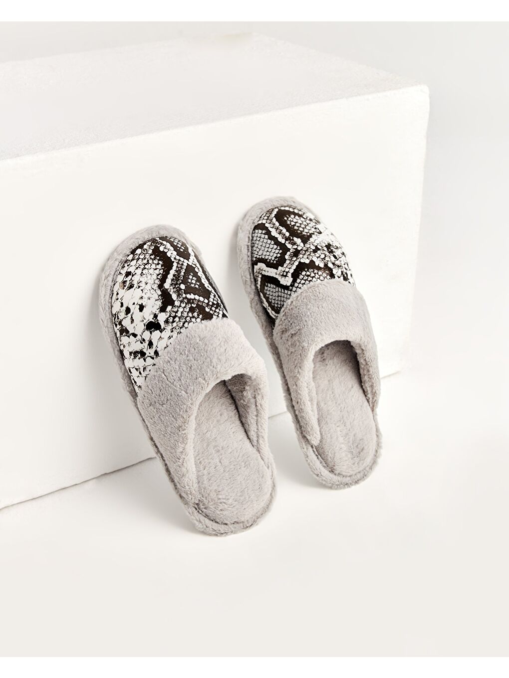 Gri Kadın Desenli Ev Terliği - LOLİ-2