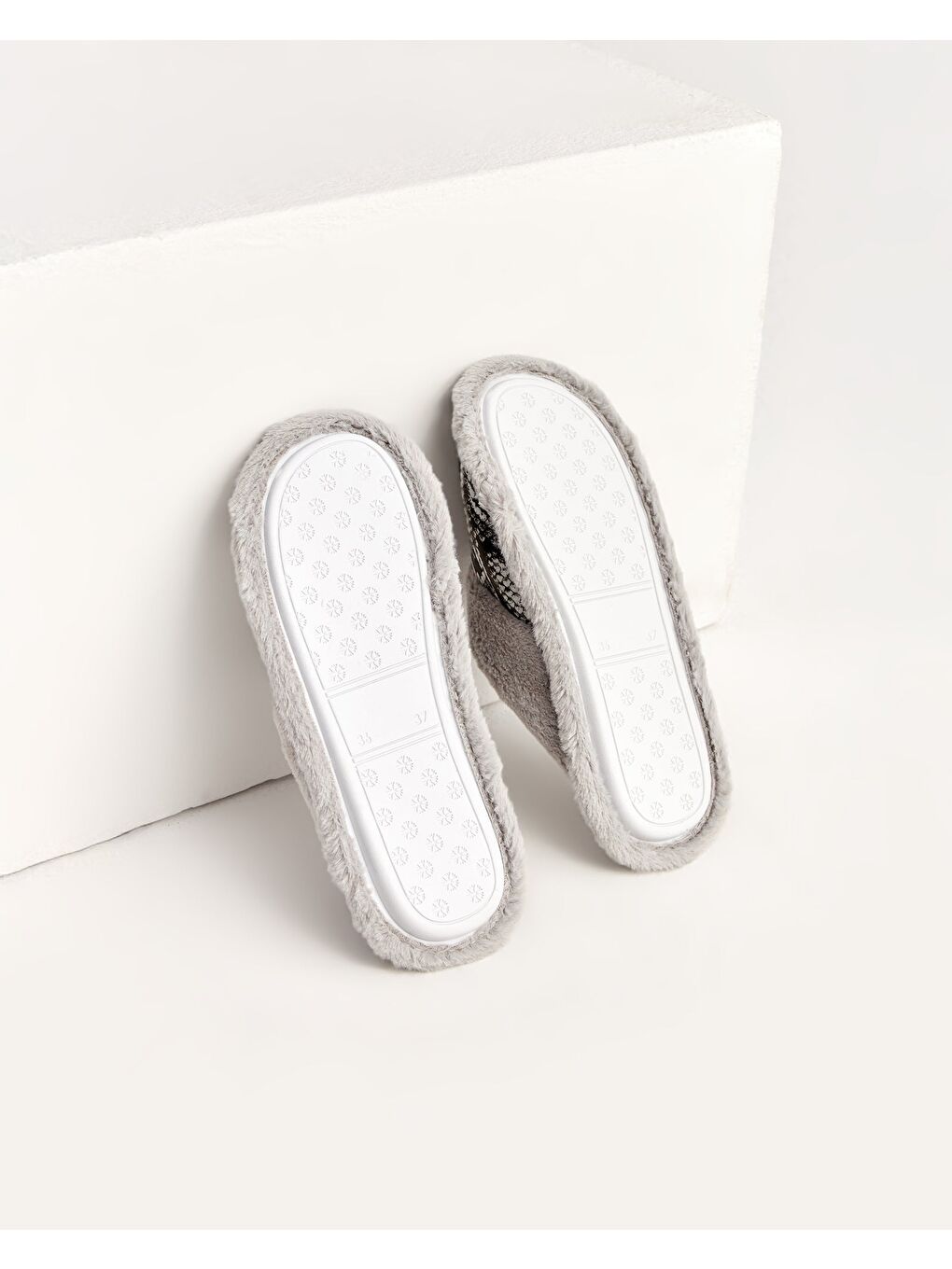 Gri Kadın Desenli Ev Terliği - LOLİ-3