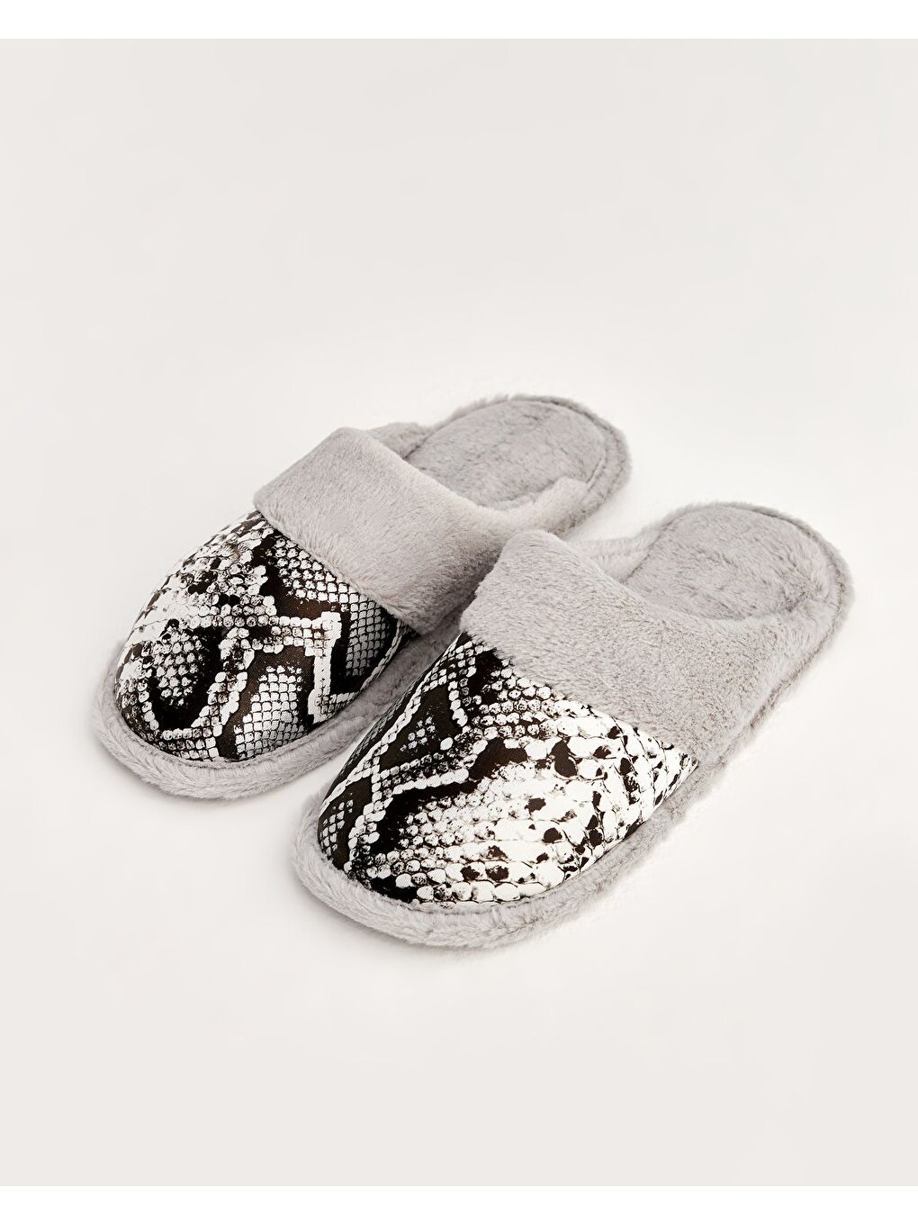 Gri Kadın Desenli Ev Terliği - LOLİ-4