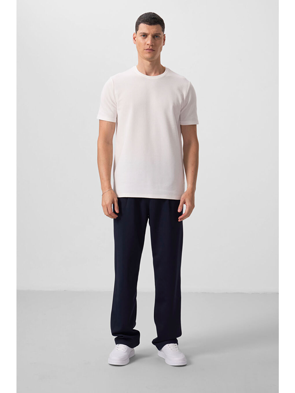 Ekru Yüzeyi Dokulu Rahat Form Basic Erkek Tişört - 88436-1