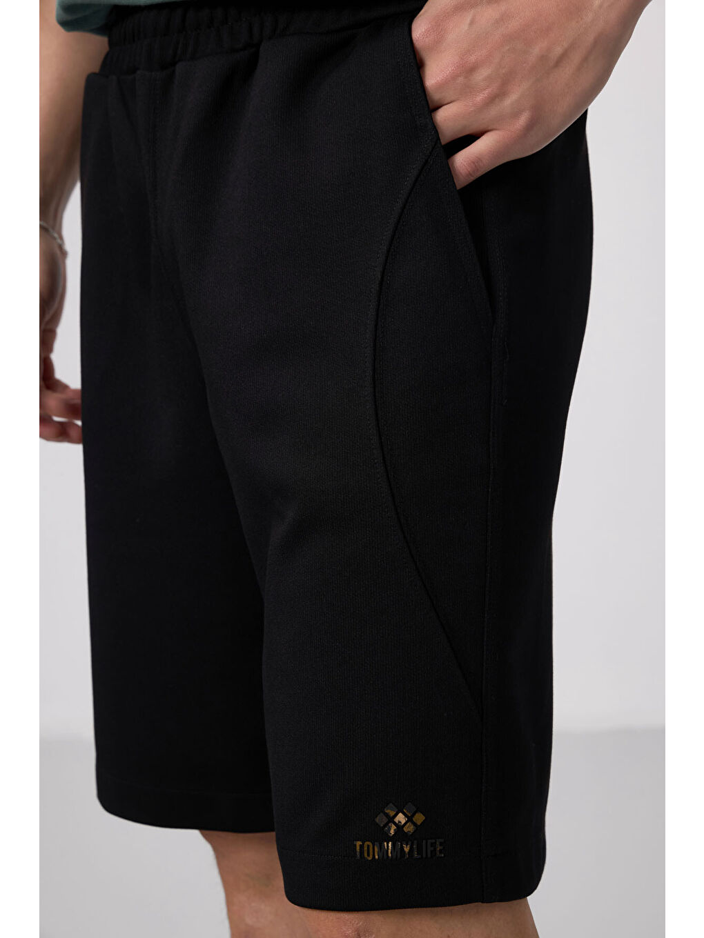 Siyah Yüzeyi Dokulu Oversize Erkek Şort - 81288-2