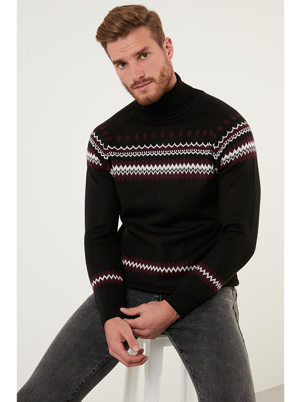 Siyah Desenli Yün Karışımlı Regular Fit Balıkçı Yaka Kışlık Kazak 6341010