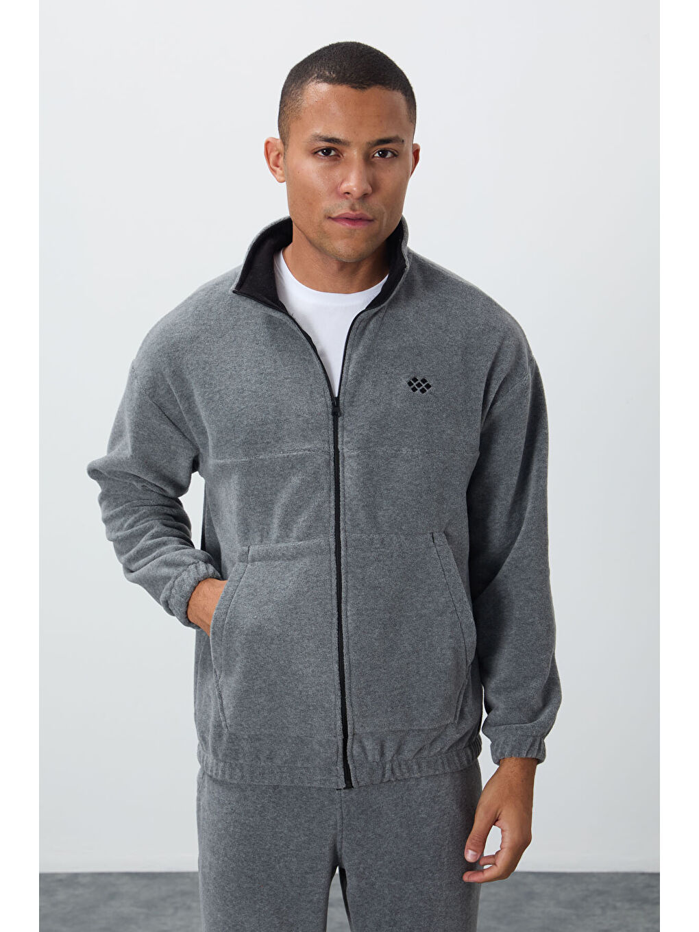 Gri Melanj Kalın Yumuşak Dokulu Comfort Fit Nakışlı Erkek Eşofman Takım - 85269-1