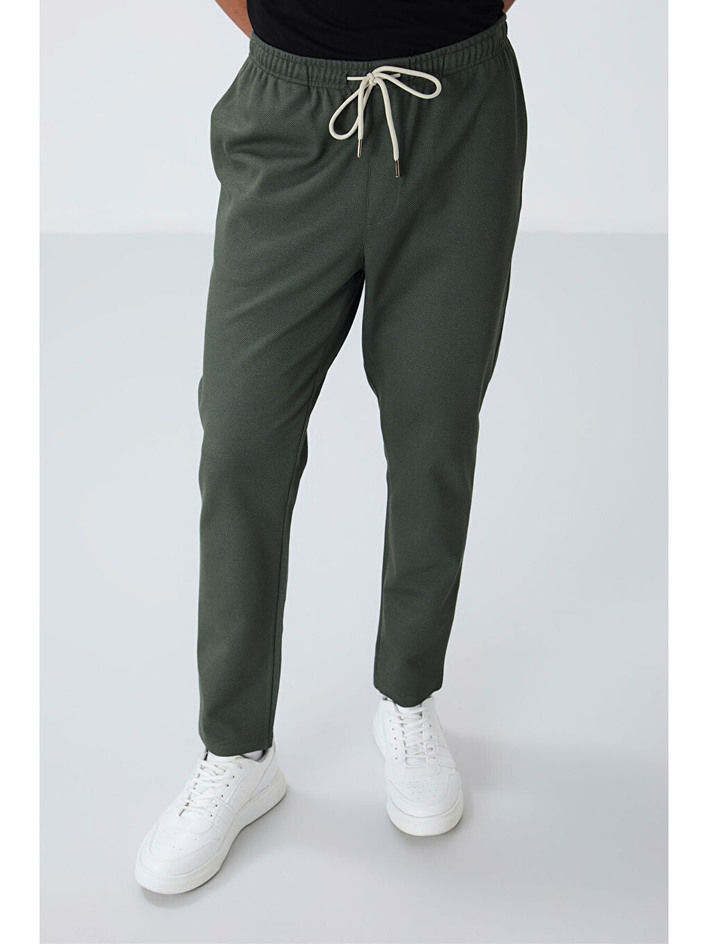 Haki Yüzeyi Dokulu Standart Fit Erkek Eşofman Alt - 82155-1