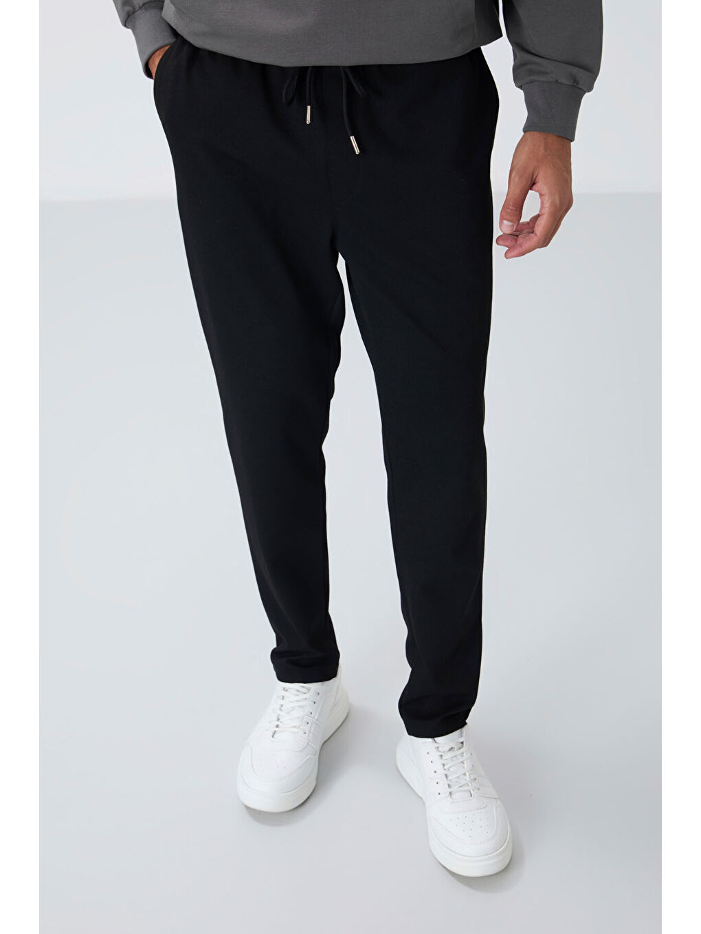 Siyah Yüzeyi Dokulu Standart Fit Erkek Eşofman Alt - 82155-2