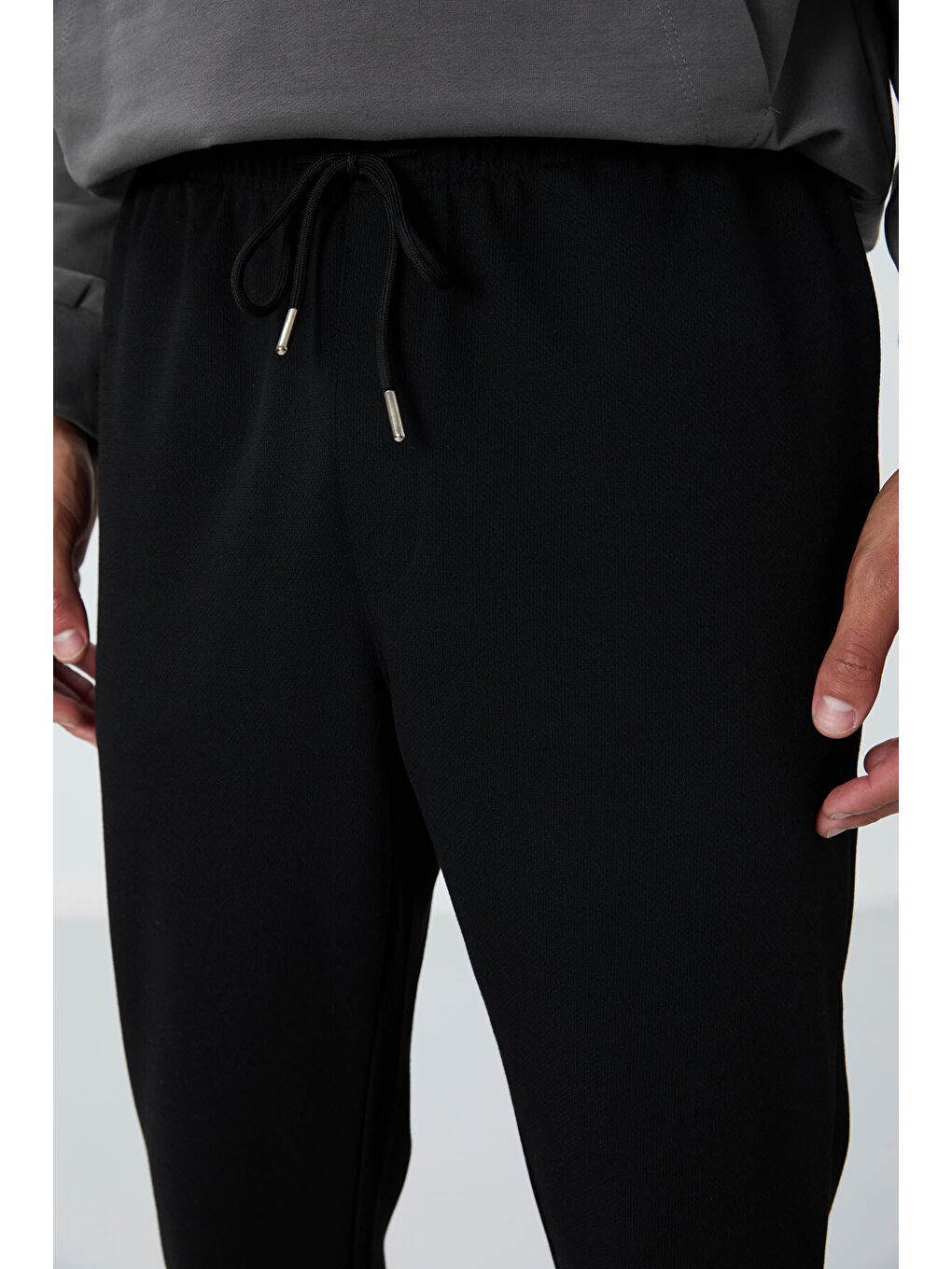 Siyah Yüzeyi Dokulu Standart Fit Erkek Eşofman Alt - 82155-3