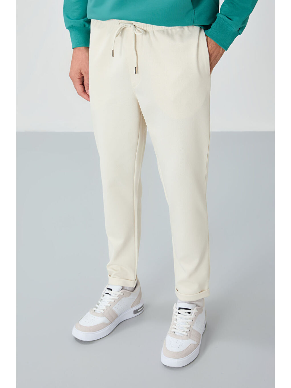 Bej Yüzeyi Dokulu Standart Fit Erkek Eşofman Alt - 82154-1