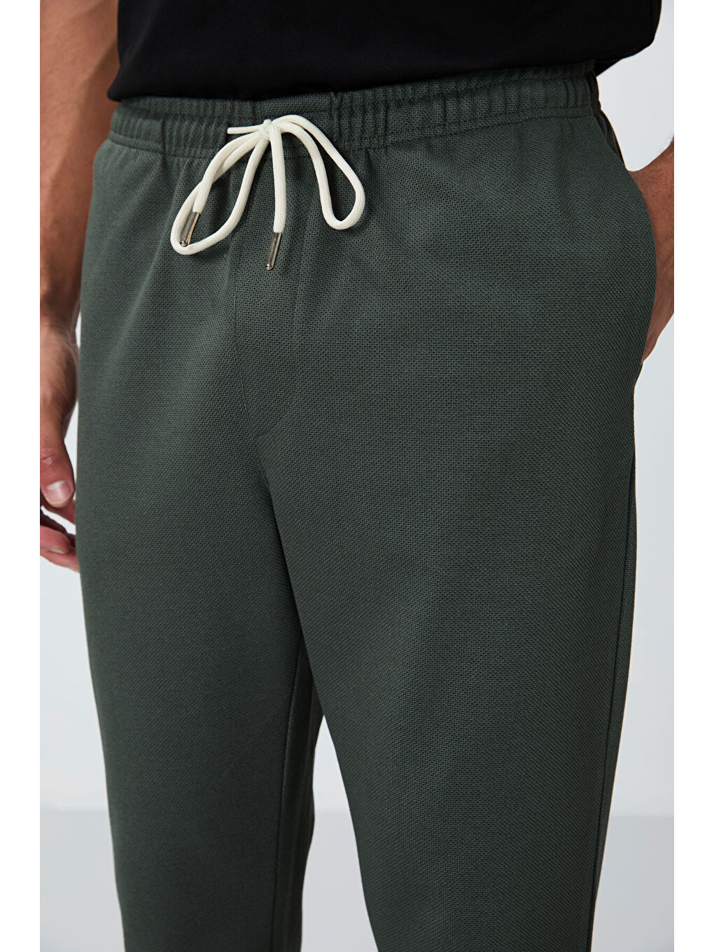 Haki Yüzeyi Dokulu Standart Fit Erkek Eşofman Alt - 82154-2