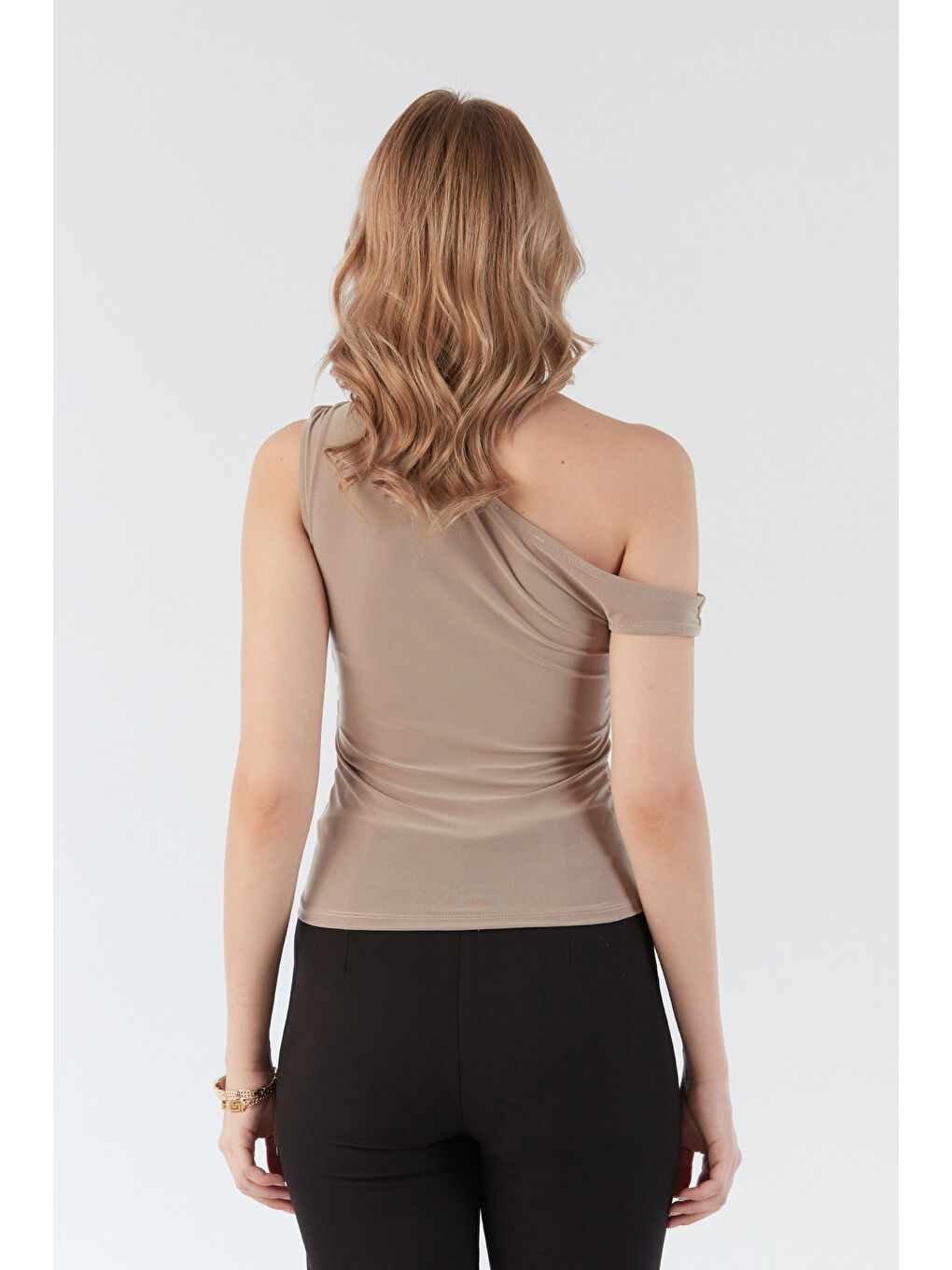 Bej Yanları Drapeli Tek Kol Bluz-3