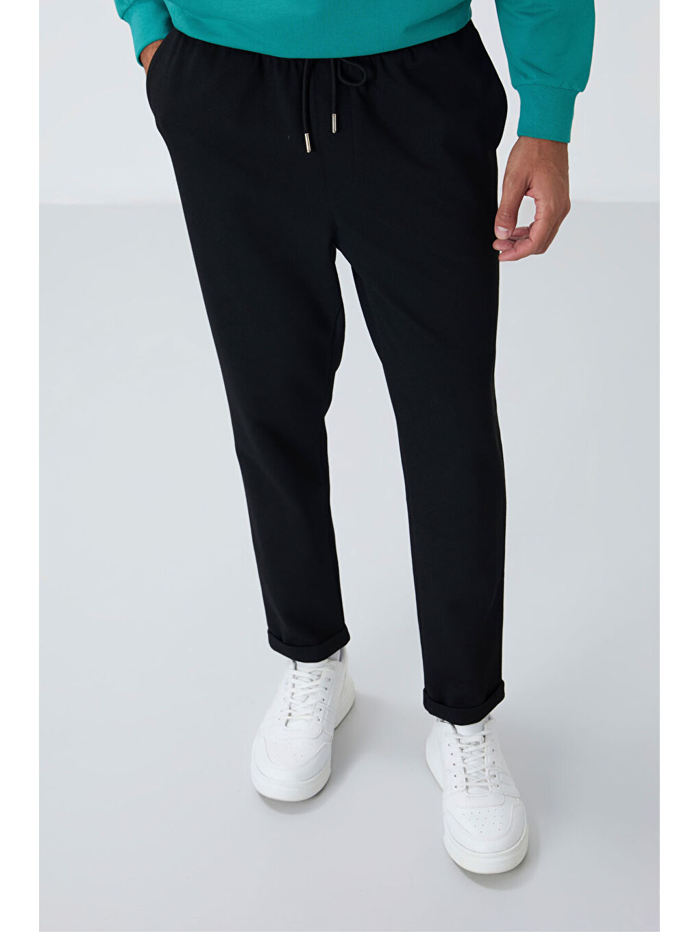 Siyah Yüzeyi Dokulu Standart Fit Erkek Eşofman Alt - 82154-3