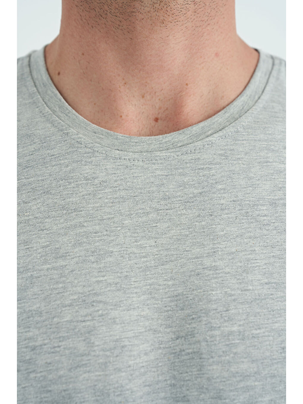 Gri Melanj Erkek Basic Kısa Kol Standart Kalıp O Yaka Tişört - 87911-2