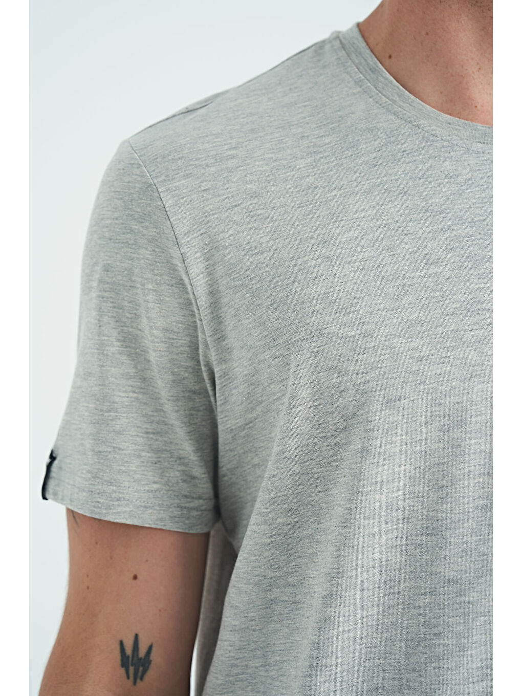 Gri Melanj Erkek Basic Kısa Kol Standart Kalıp O Yaka Tişört - 87911-3