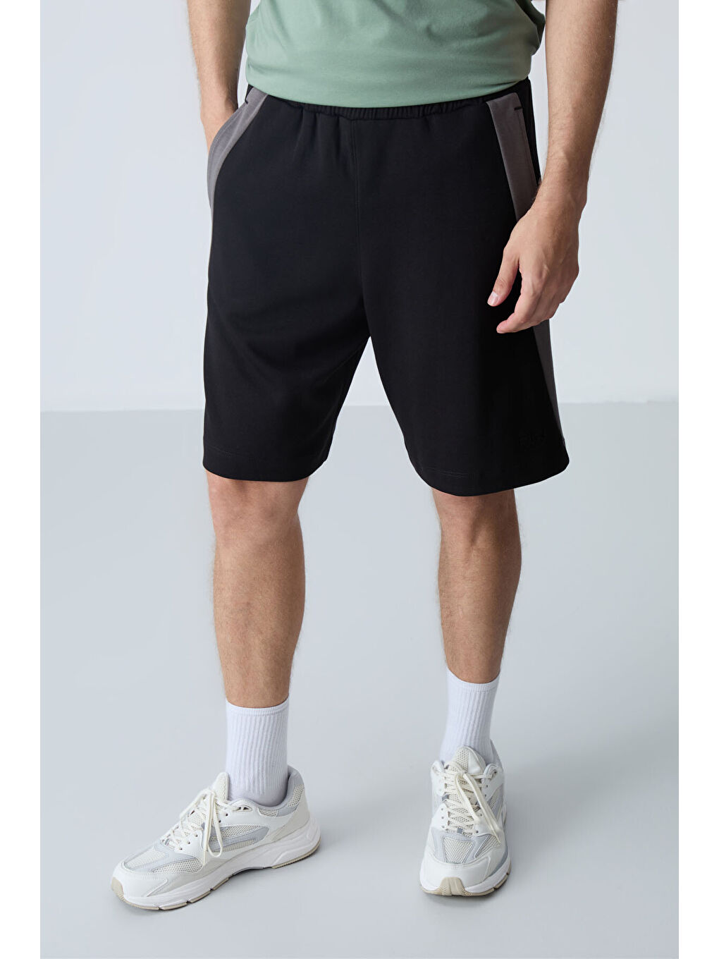 Siyah Pamuklu Kalın Yumuşak Dokulu Standart  Fit Basic Erkek Şort  - 81280-3