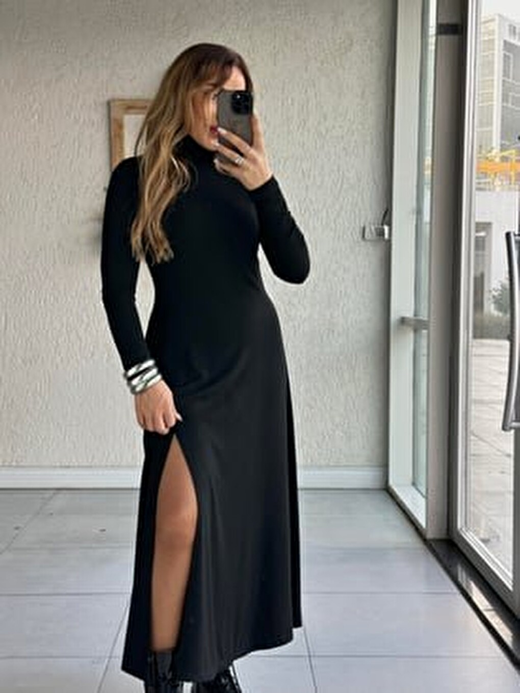 Siyah Kadın Uzun Kollu Balıkçı Yaka Derin Yırtmaç Detay Krep Elbise 120 Cm-11