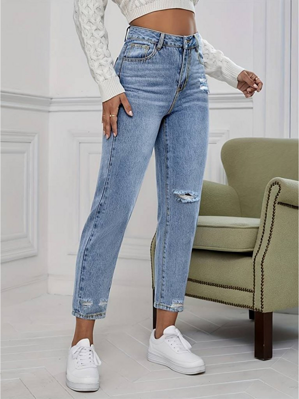 Kadın Açık Mavi Yırtık Mom Fit Jean Pantolon-1