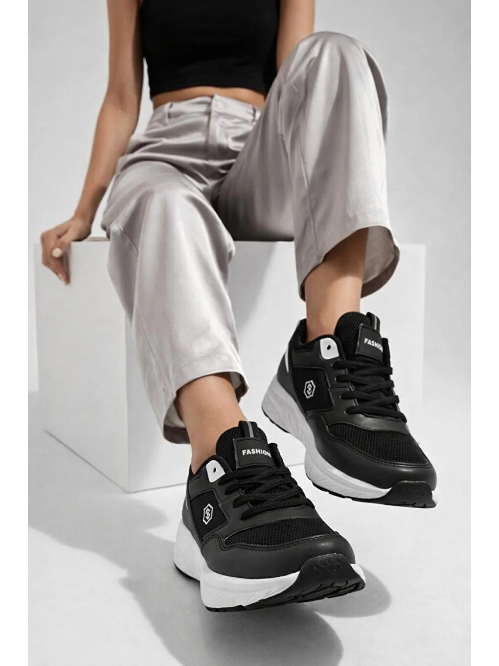 Siyah Kadın Günlük Spor Sneaker Ayakkabı Kalın Taban Hafif Rahat Modern Tasarım-1