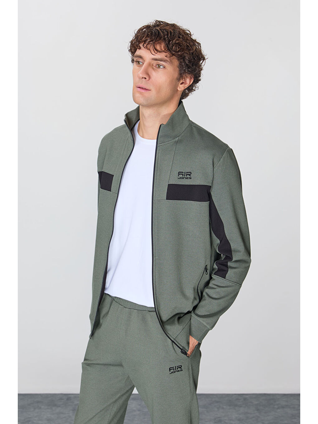 Haki Yüzeyi Dokulu Standart Fit Nakışlı Erkek Eşofman Takım - 85248-1