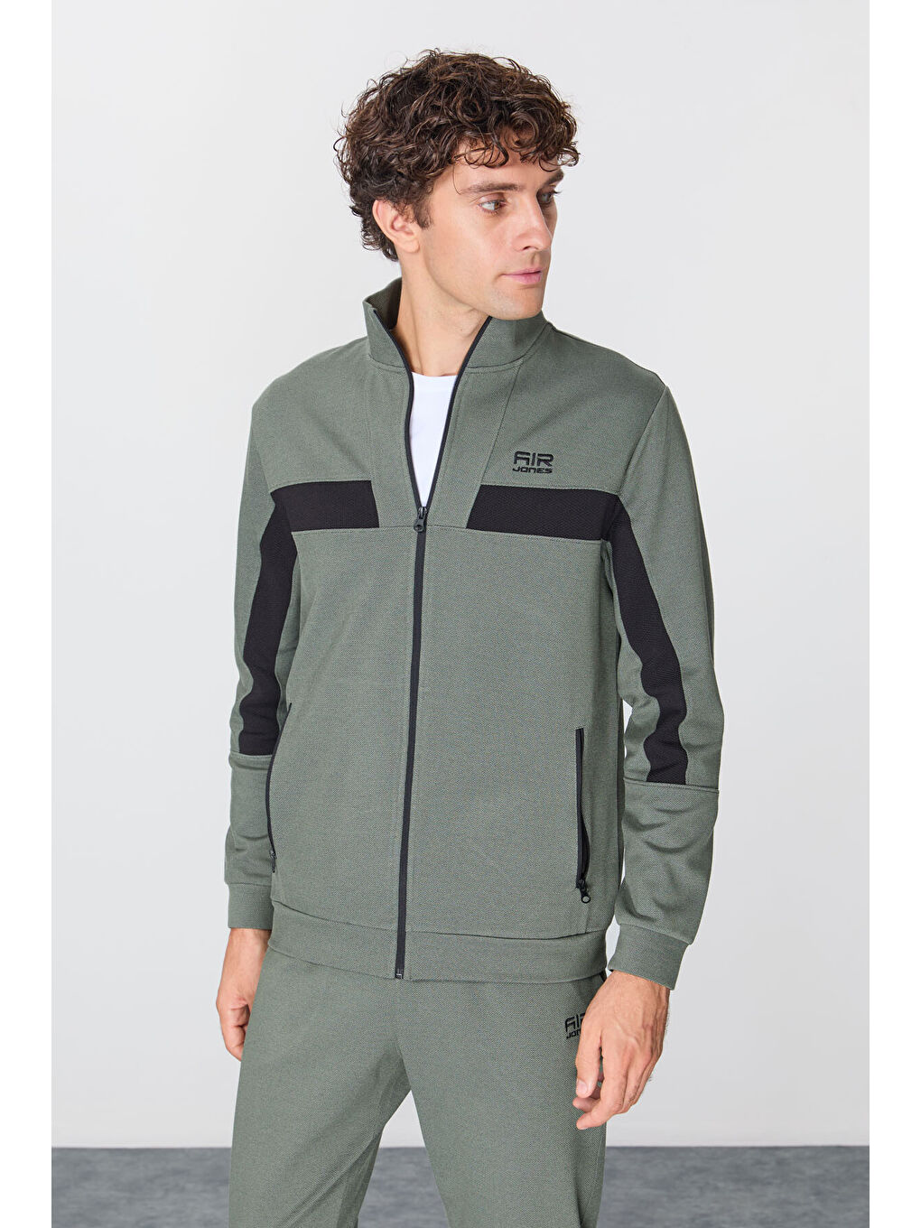 Haki Yüzeyi Dokulu Standart Fit Nakışlı Erkek Eşofman Takım - 85248-4