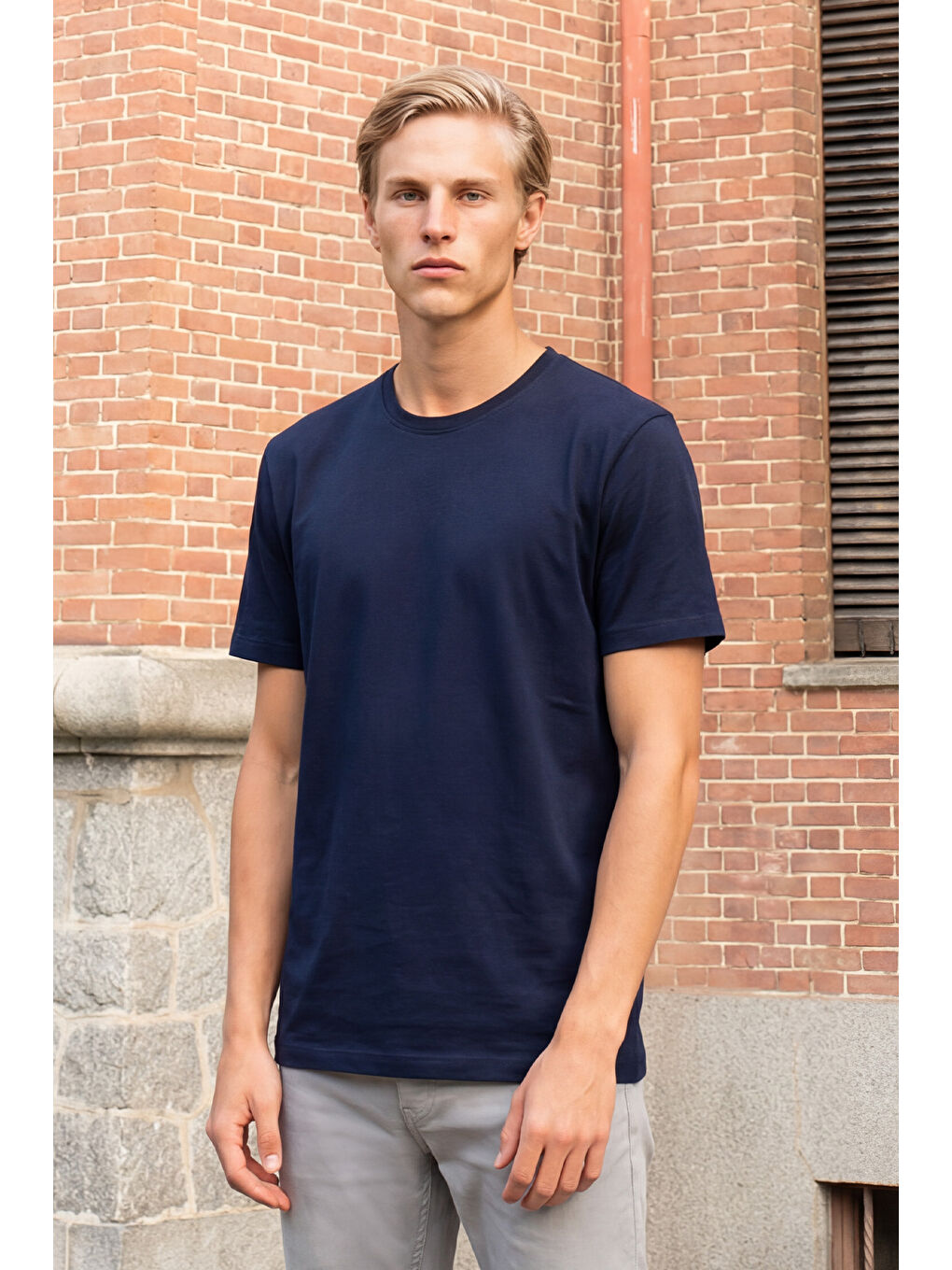 Erkek Lacivert Slim Fit Dar Kesim %100 Pamuk Bisiklet Yaka Kısa Kollu Tişört-2