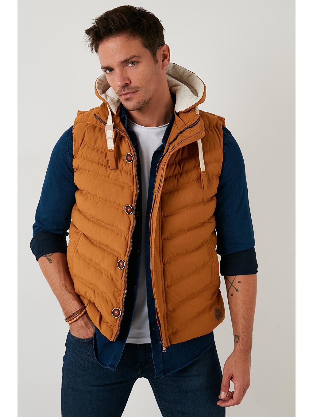 Sarı Kapüşonlu Slim Fit Yelek 556B5618-1