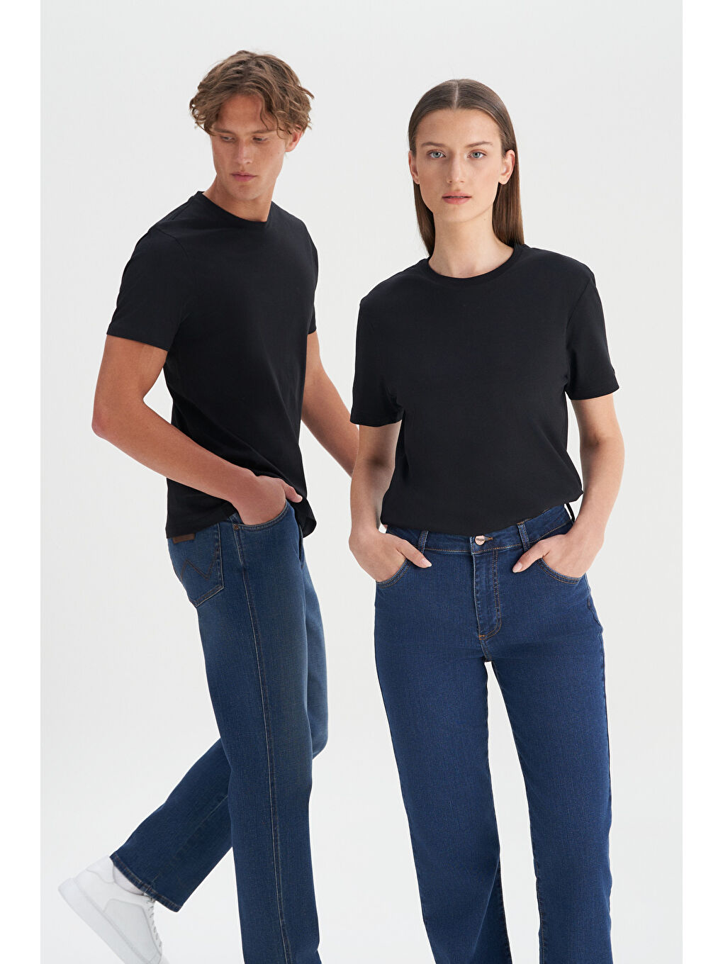 Erkek Siyah Slim Fit Dar Kesim %100 Pamuk Bisiklet Yaka Kısa Kollu Tişört-1