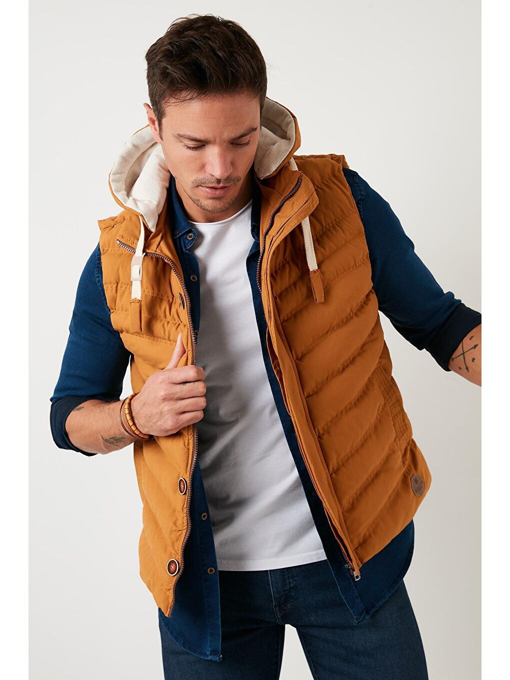 Sarı Kapüşonlu Slim Fit Yelek 556B5618-2