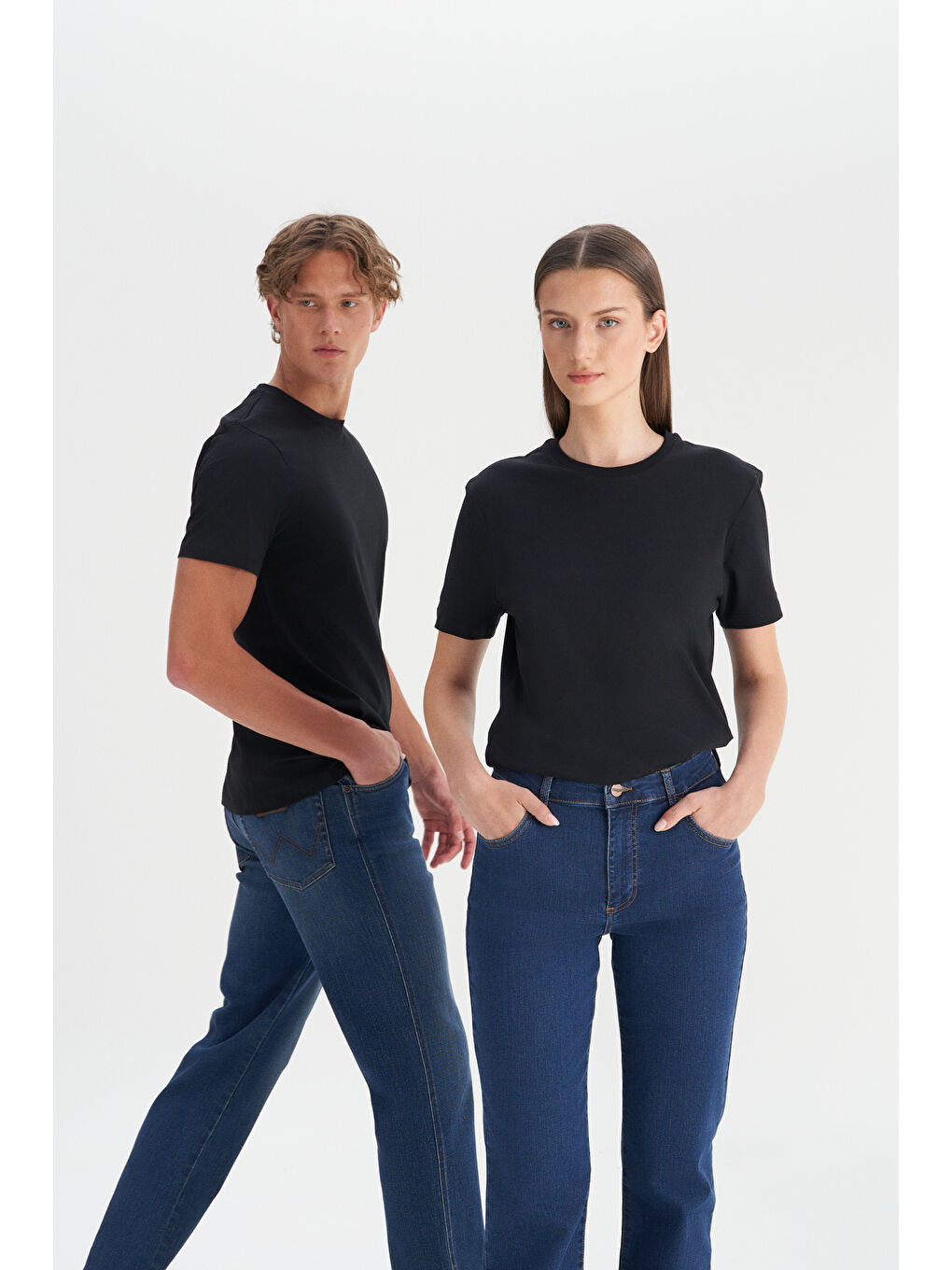 Erkek Siyah Slim Fit Dar Kesim %100 Pamuk Bisiklet Yaka Kısa Kollu Tişört-4