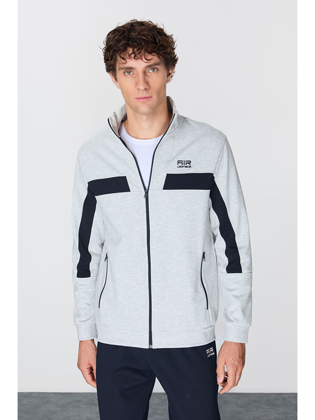 Gri-Lacivert Yüzeyi Dokulu Standart Fit Nakışlı Erkek Eşofman Takım - 85248-4