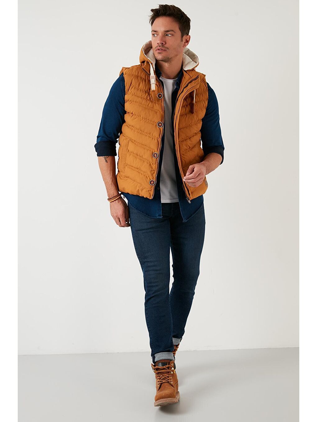 Sarı Kapüşonlu Slim Fit Yelek 556B5618-3