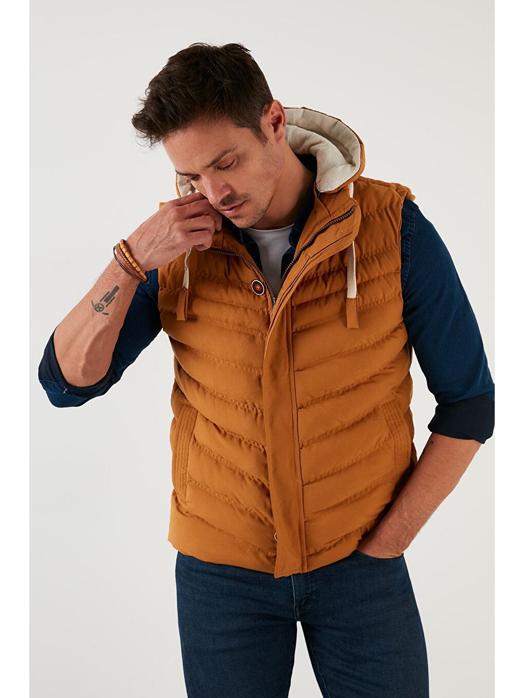 Sarı Kapüşonlu Slim Fit Yelek 556B5618-6