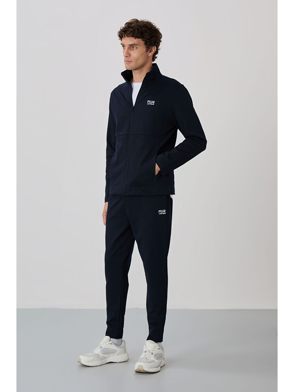 Lacivert Dik Yaka Gizli Cep Detaylı Standart Kalıp Erkek Eşofman Takım - 85209-3