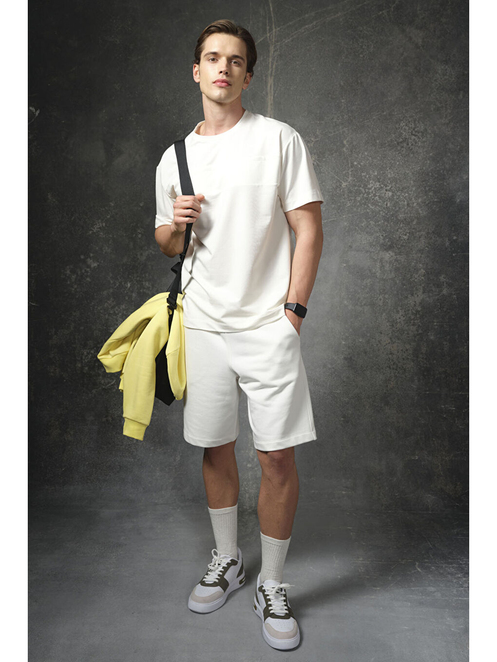 Ekru Pamuklu Kalın Yumuşak Dokulu Oversize Fit Basic Erkek Tişört - 88378-2