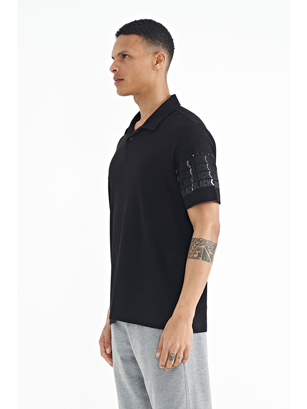 Siyah Kol Baskı Detaylı Polo Yaka Standart Form Erkek %100 Pamuk Tişört - 88240-4