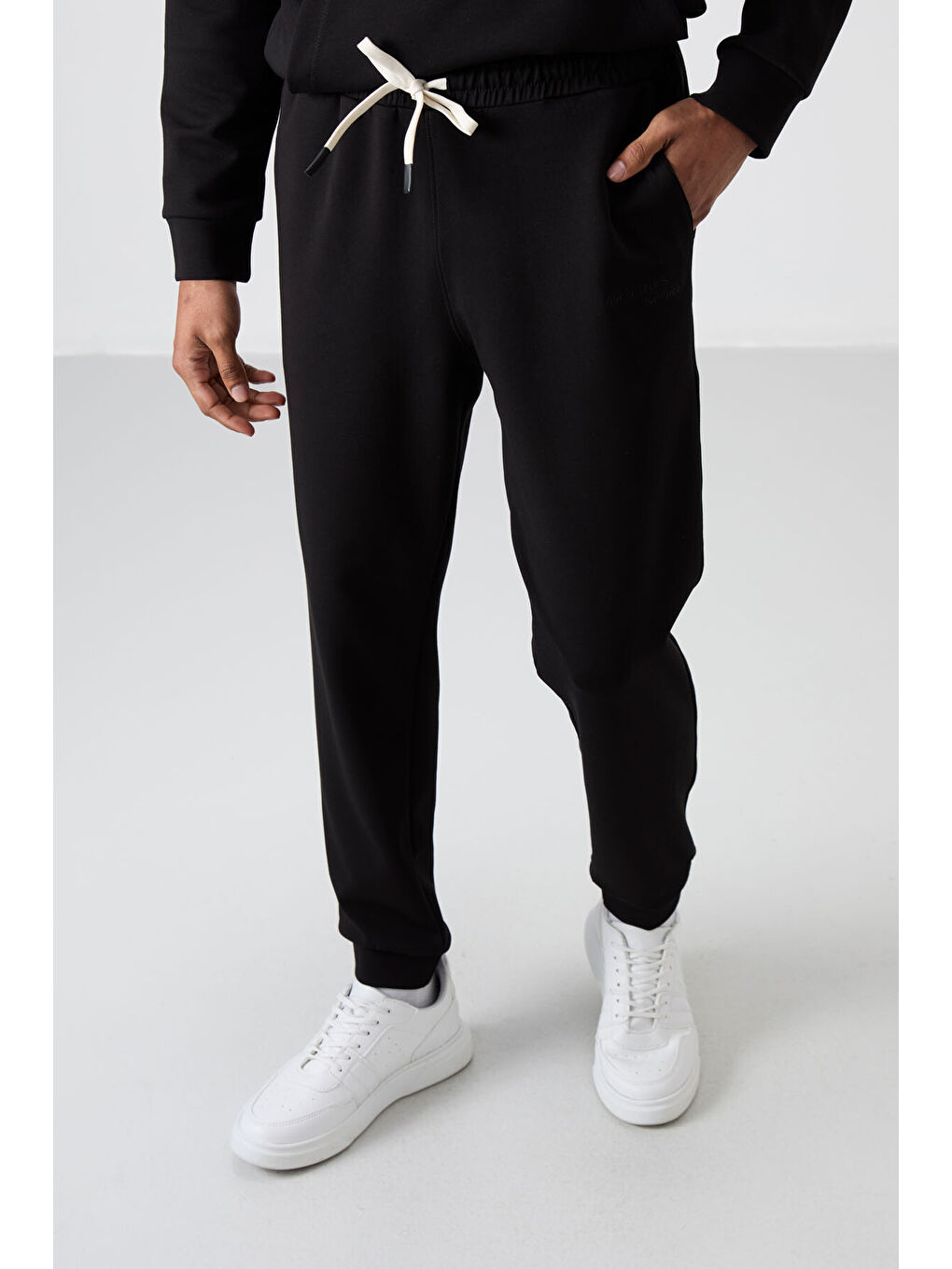 Siyah Pamuklu Kalın Yumuşak Dokulu Comfort Fit Nakışlı Erkek Eşofman Takım - 85255-2