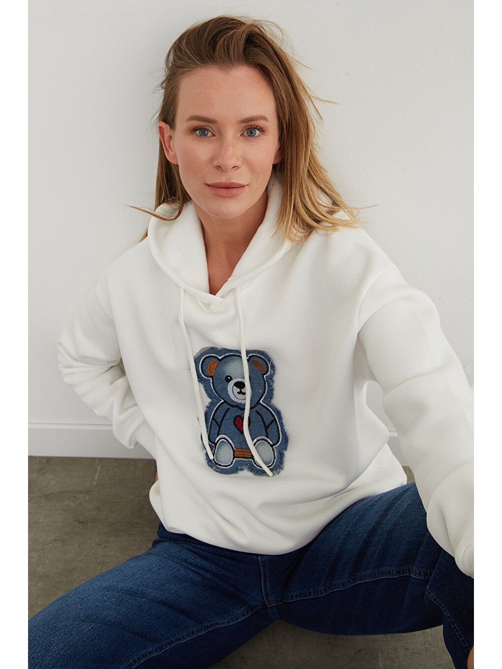 Beyaz 3 İplik Jean Ayıcık Nakışlı Oversize Kapüşonlu Sweatshirt