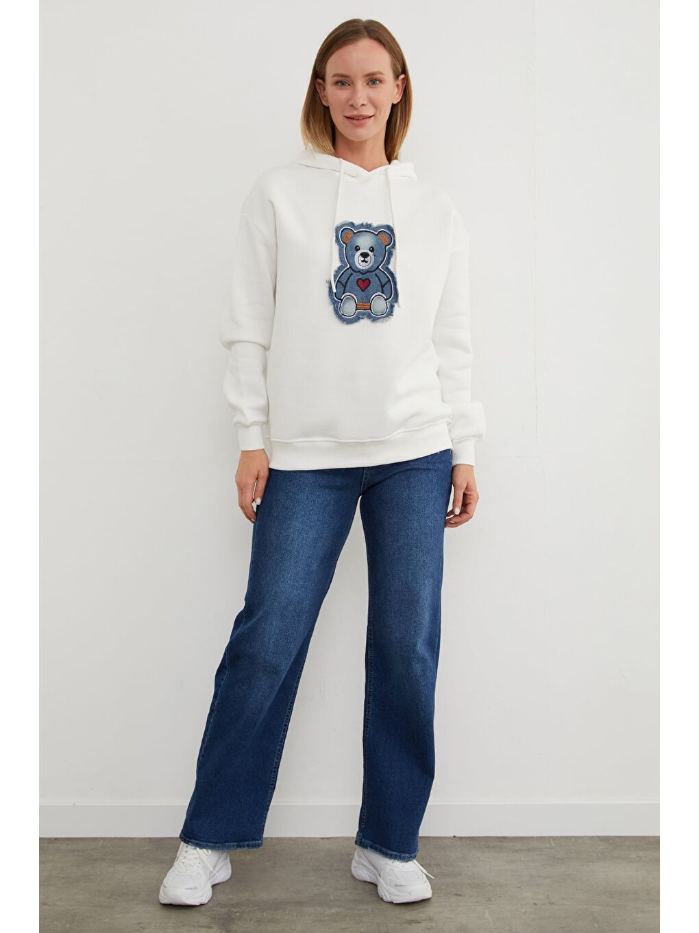 Beyaz 3 İplik Jean Ayıcık Nakışlı Oversize Kapüşonlu Sweatshirt-4