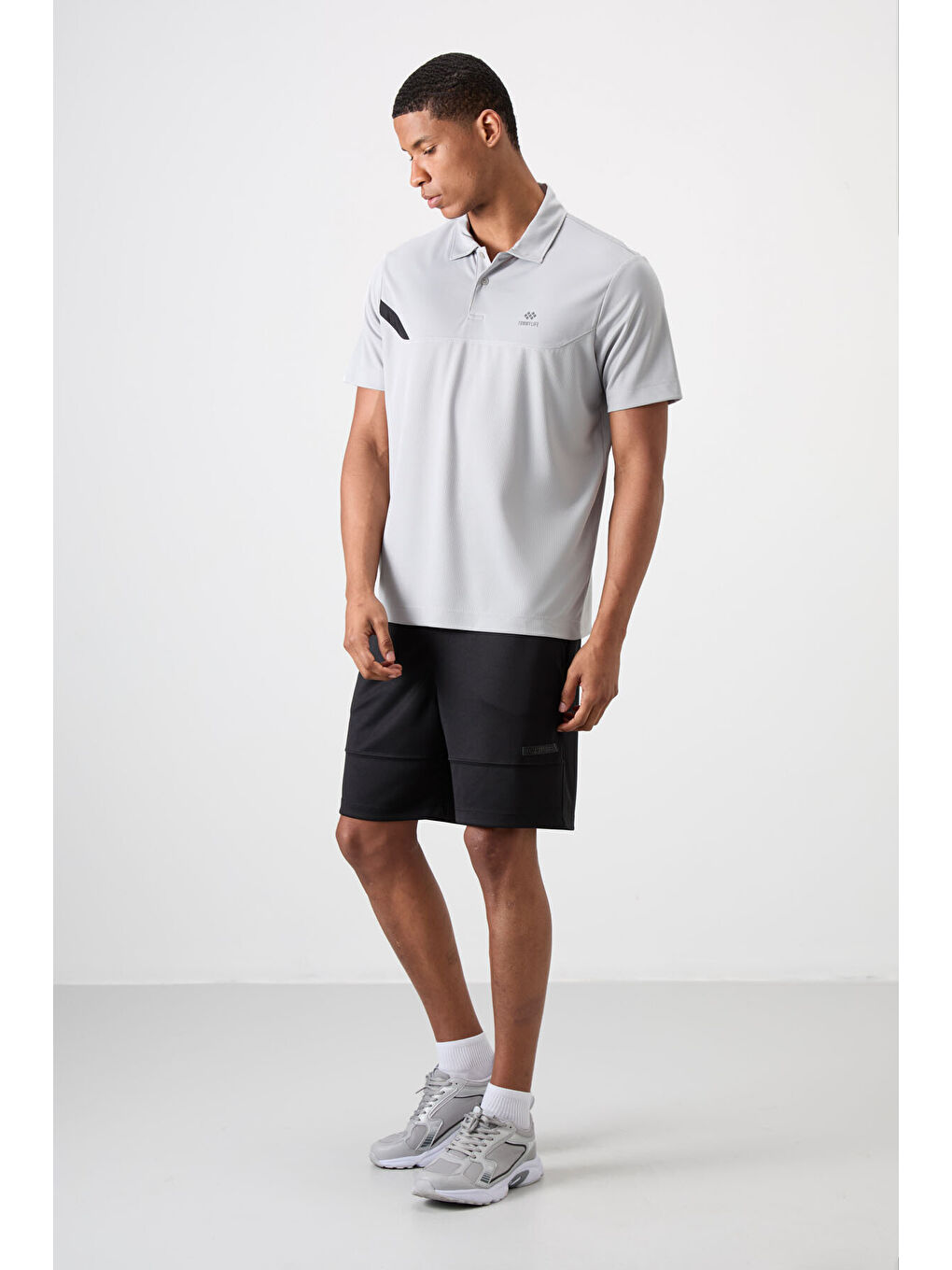 Gri Polyester Nefes Alan Dokulu İnce Esnek Standart Fit Polo Yaka Erkek Performans Tişört - 88402-1