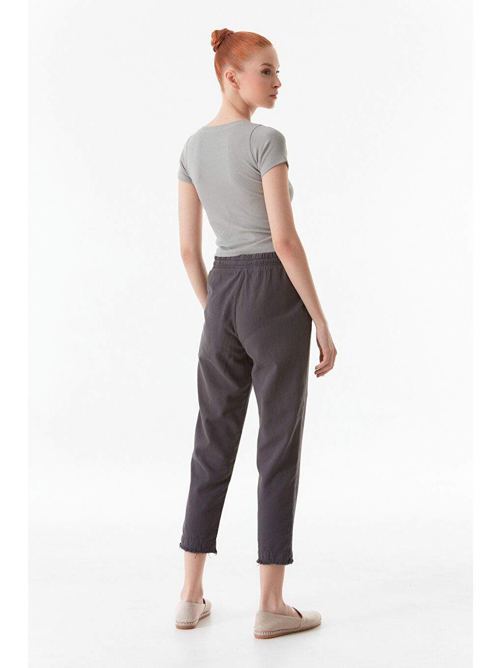 Antrasit Paçası Püsküllü Beli Lastikli Keten Pantolon-2