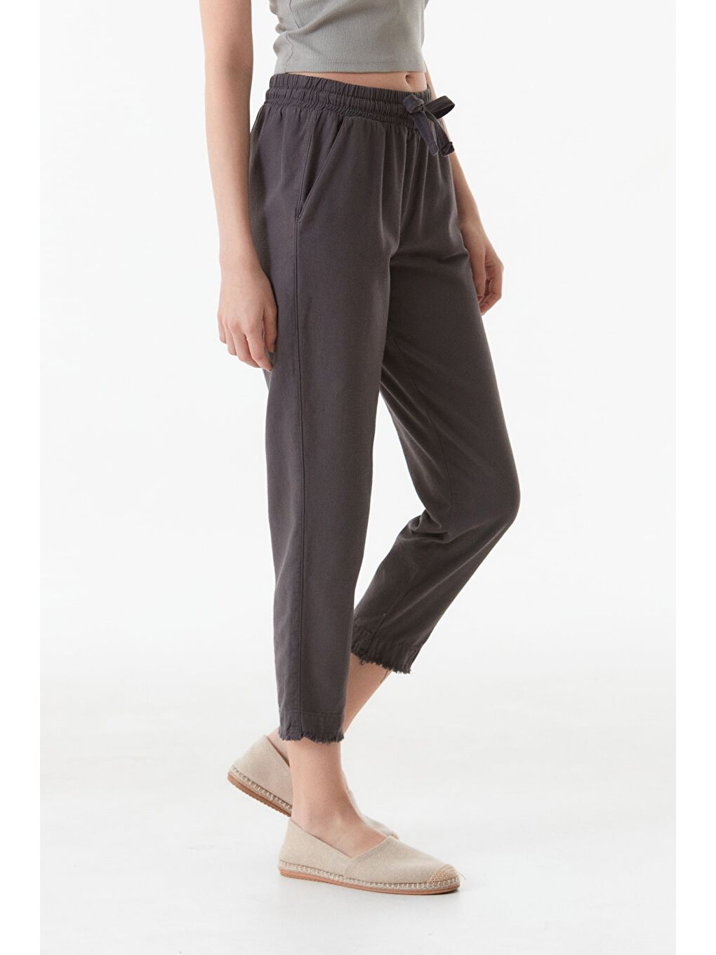 Antrasit Paçası Püsküllü Beli Lastikli Keten Pantolon-3